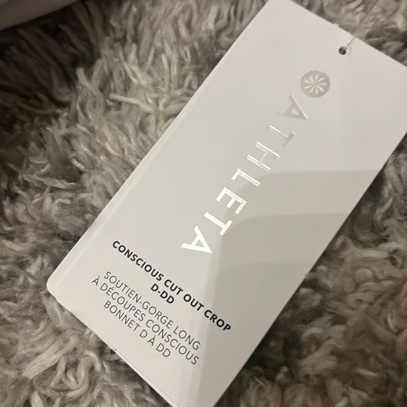 Athleta Conscious Cut Out Crop D-DD - Picture 5 of 5